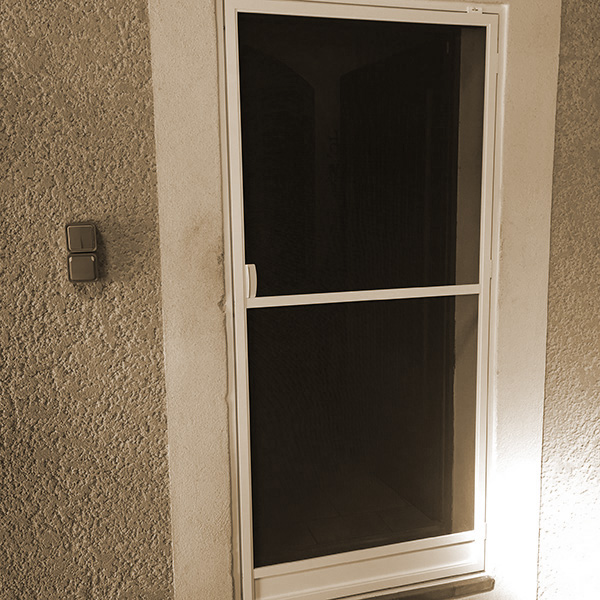 Installer moustiquaire fenêtre